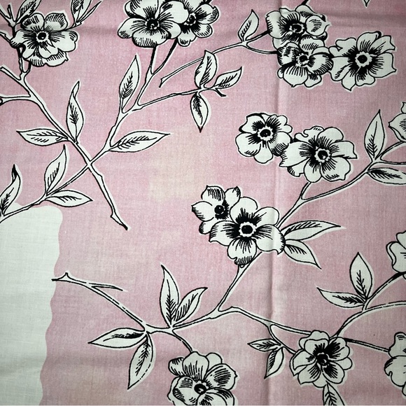 1940s Era Pink Black White Floral Tablecloth 63” x 57” Beautifully Maintained - Picture 4 of 10